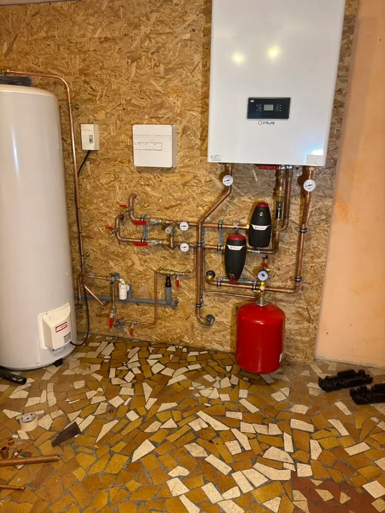 Remplacement d’une chaudière fioul par une pompe à chaleur — chantier AB Energie